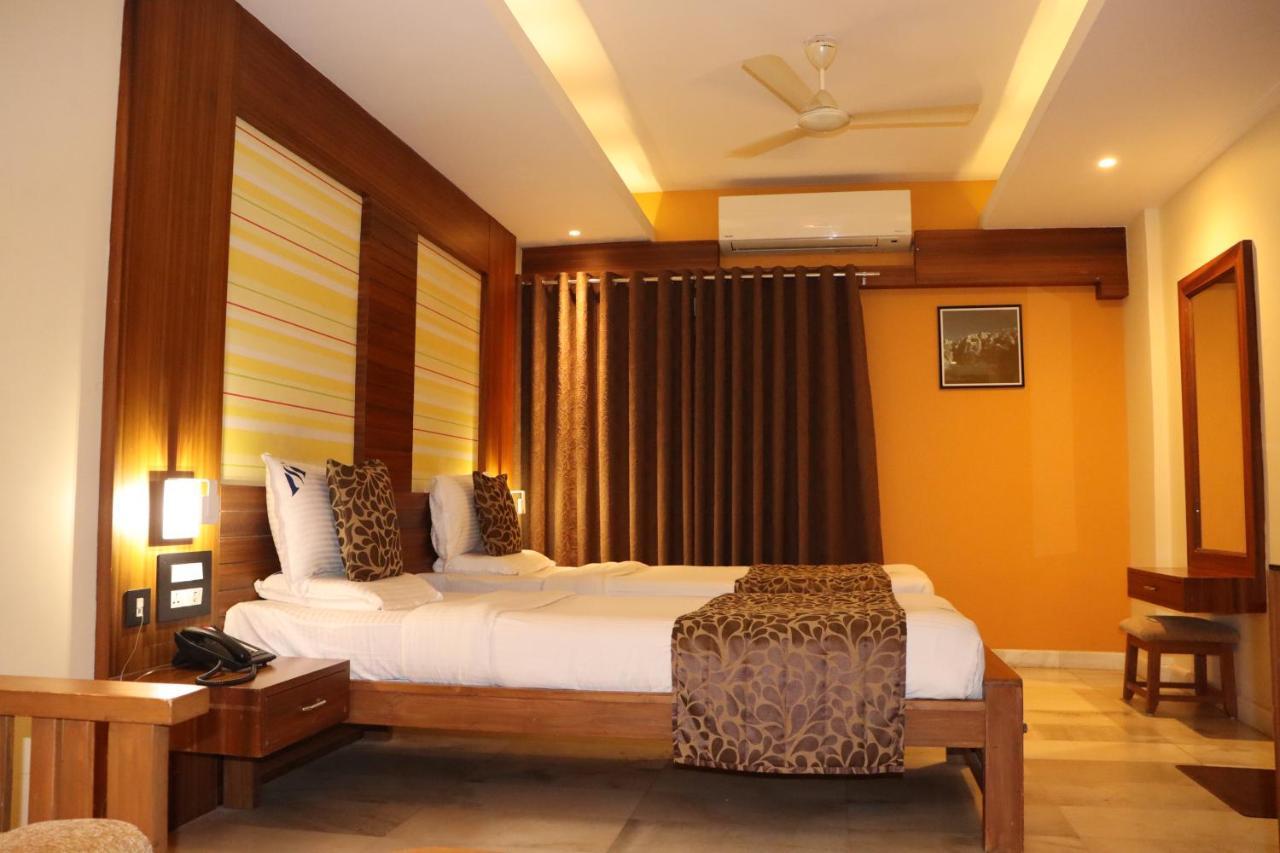 Hotel Madhuvan Serai Манипала Экстерьер фото