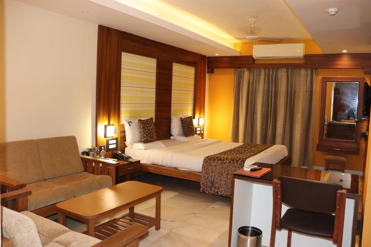 Hotel Madhuvan Serai Манипала Экстерьер фото