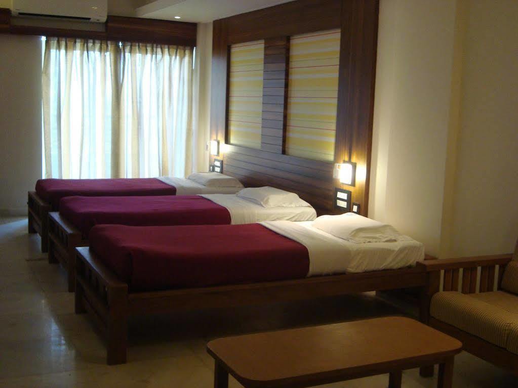 Hotel Madhuvan Serai Манипала Экстерьер фото