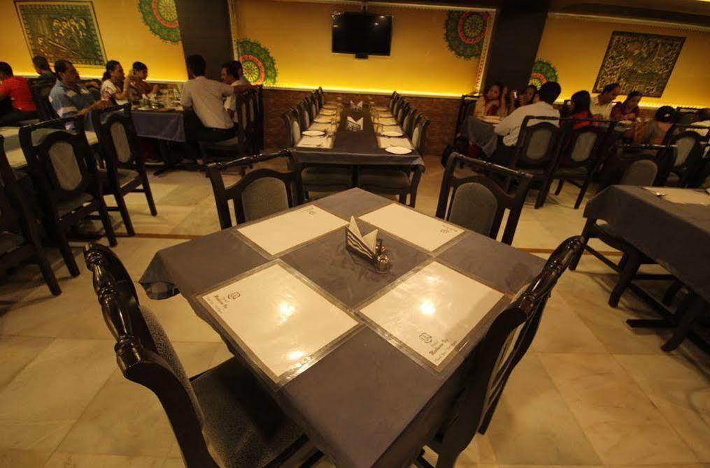 Hotel Madhuvan Serai Манипала Экстерьер фото